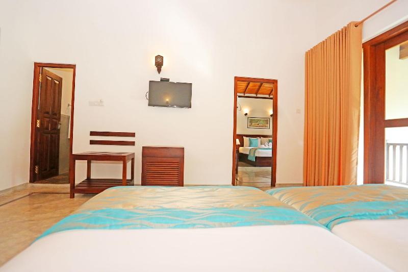 Отель Villa Peacock Walahanduwa Galle