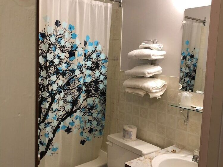 فندق على الطريق Spanish River Inn