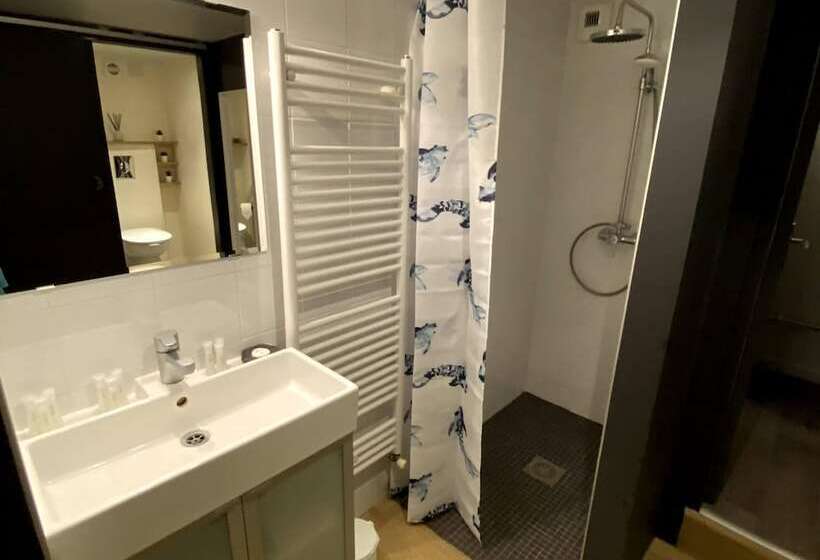 بنسيون Au 10 Bed & Breakfast