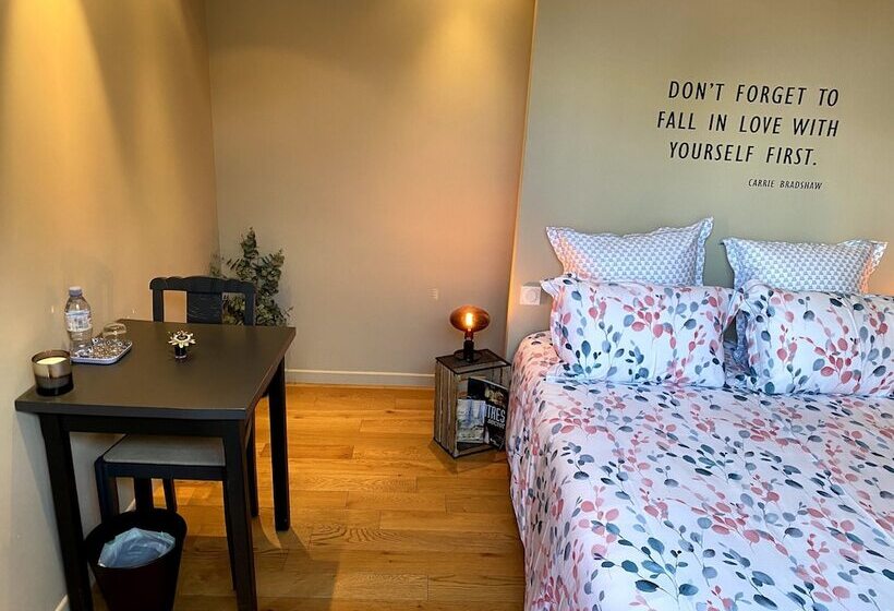 פנסיון Au 10 Bed & Breakfast