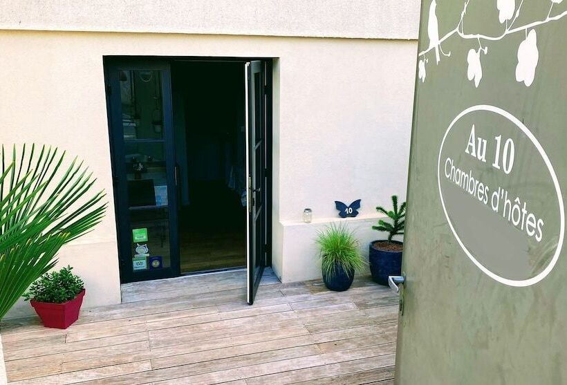 פנסיון Au 10 Bed & Breakfast