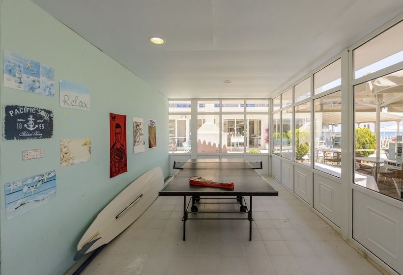 بنسيون Beachfront Modern Flatbreakfast Included