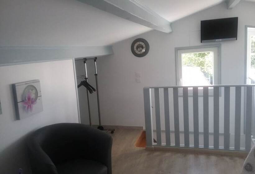 بنسيون Chevrefeuille Et Eglantine