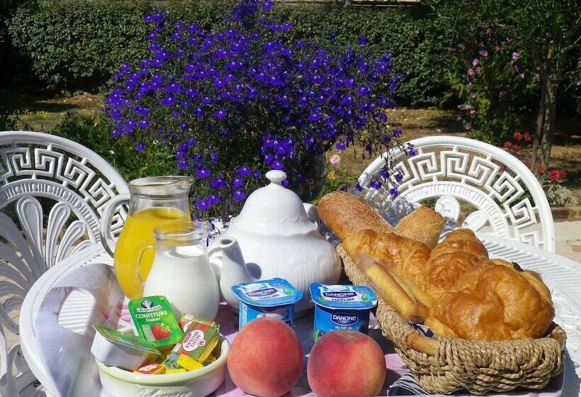 بنسيون Chevrefeuille Et Eglantine