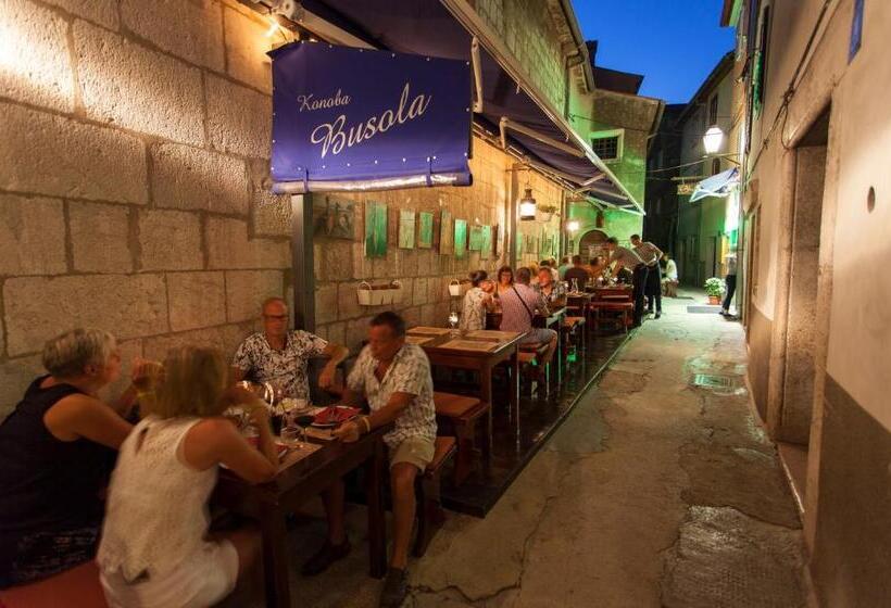 بنسيون Guest House Floreus Cres