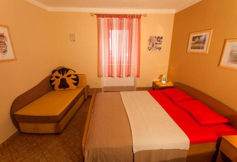بنسيون Guest House Floreus Cres