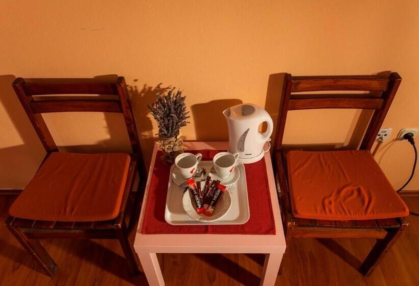 بنسيون Guest House Floreus Cres