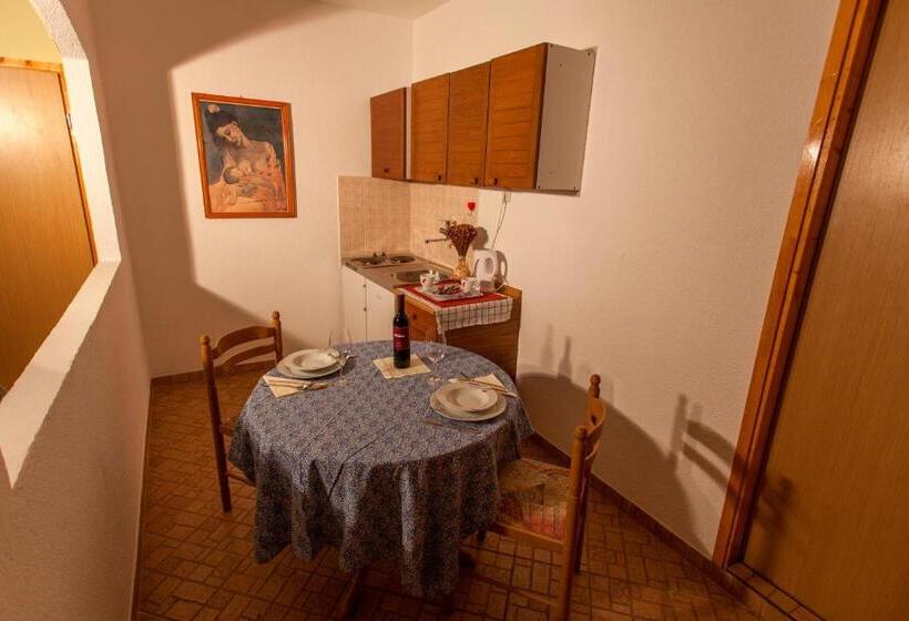 بنسيون Guest House Floreus Cres