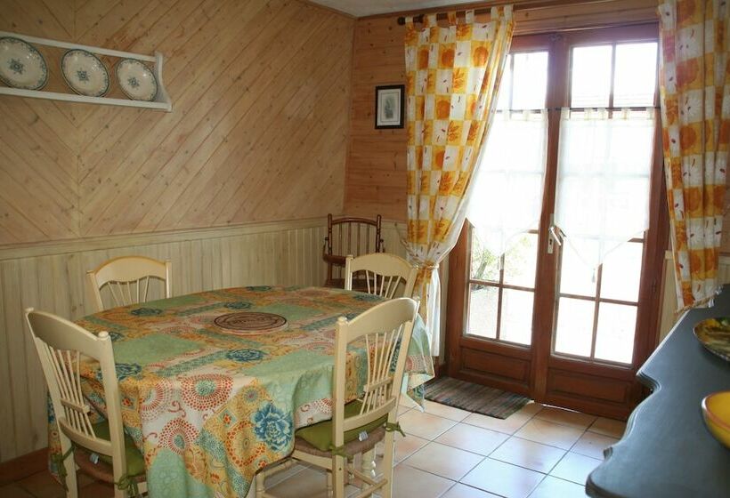 بنسيون La Ferme Du Domaine Des Parisses