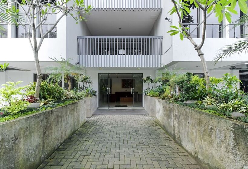 פנסיון Reddoorz @ Patal Senayan 4