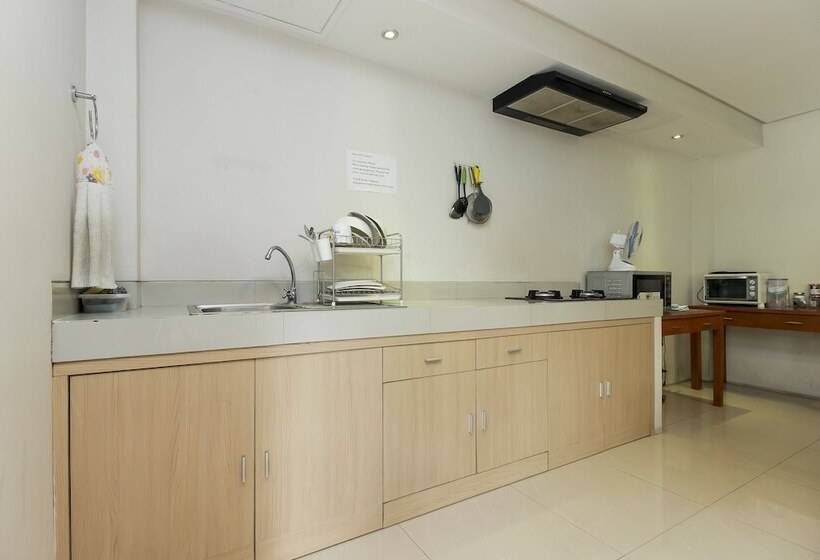 פנסיון Reddoorz @ Patal Senayan 4