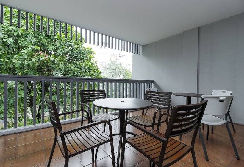 פנסיון Reddoorz @ Patal Senayan 4