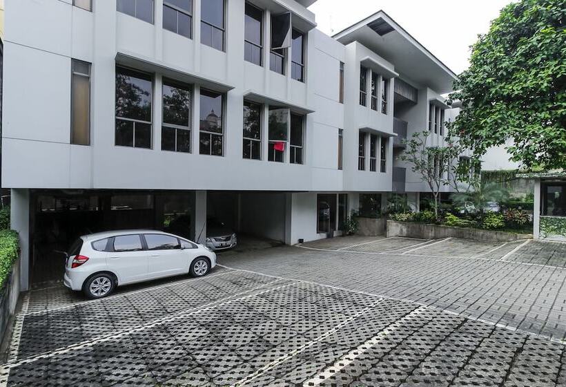 פנסיון Reddoorz @ Patal Senayan 4