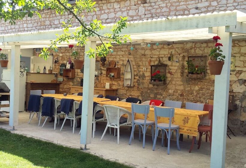 פנסיון The Attic