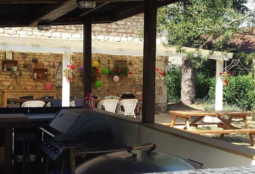 פנסיון The Attic