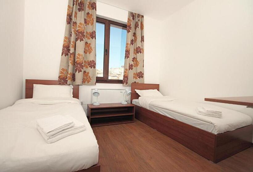 פנסיון Yan Bibiyan Guest House