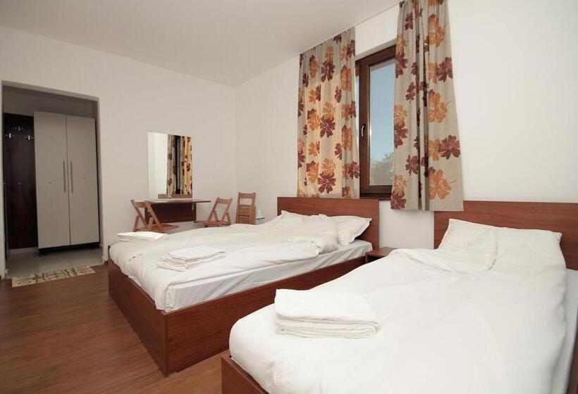 פנסיון Yan Bibiyan Guest House