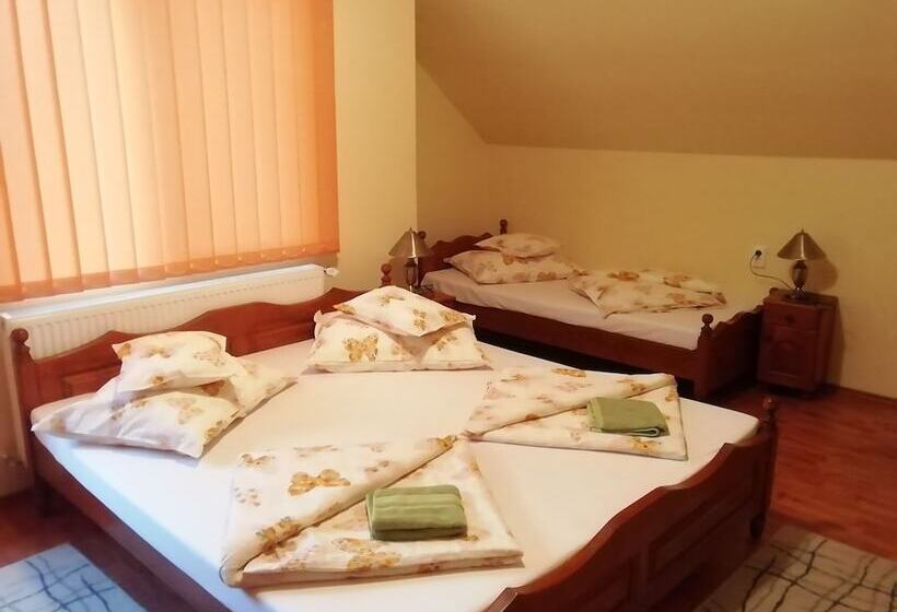 بنسيون Zöld Tündér