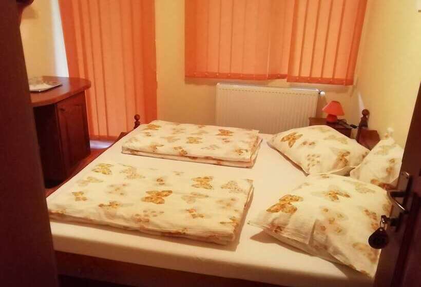 بنسيون Zöld Tündér