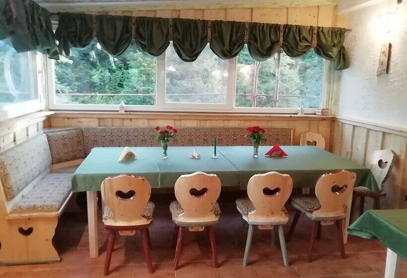 بنسيون Zöld Tündér