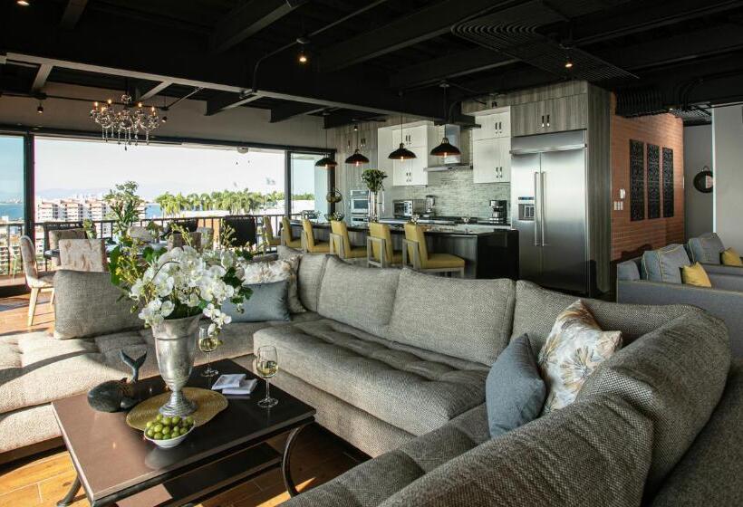 Pinnacle Resorts 179  Adults Only