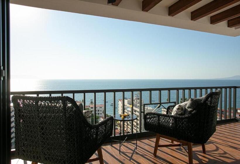 Pinnacle Resorts 179  Adults Only