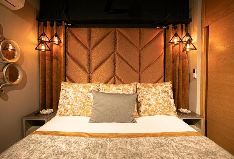 Pinnacle Resorts 179  Adults Only