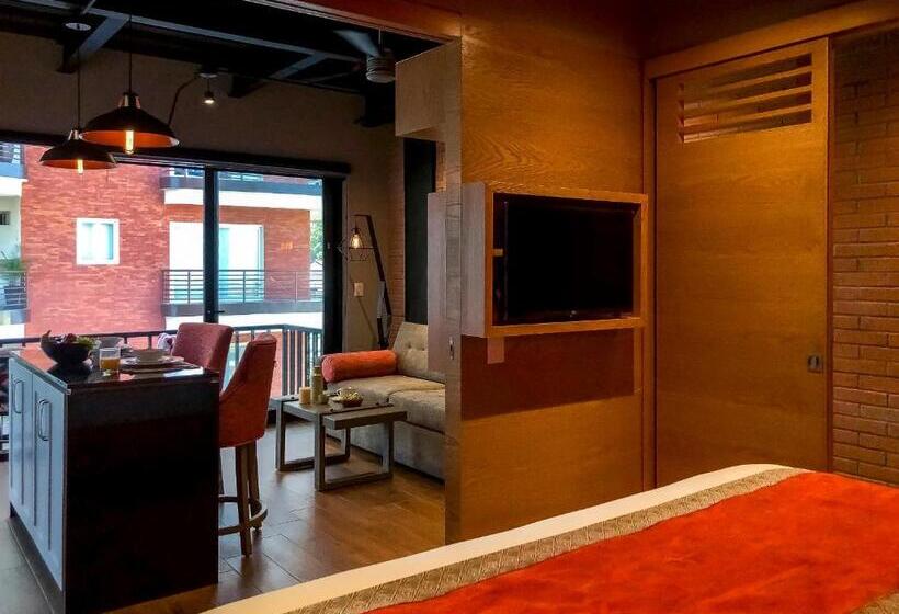 Pinnacle Resorts 179  Adults Only