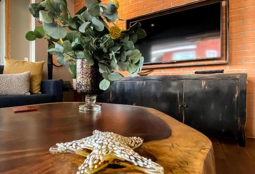 Pinnacle Resorts 179  Adults Only