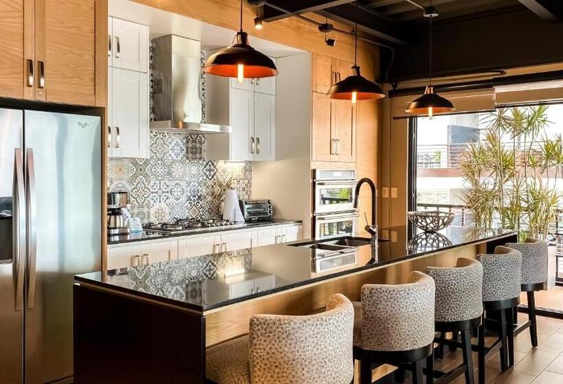 Pinnacle Resorts 179  Adults Only