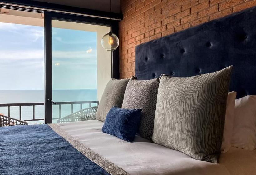 Pinnacle Resorts 179  Adults Only