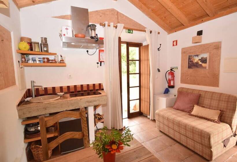 Quiet & Cottage In Estate Casas Da Cerca Near Troviscais