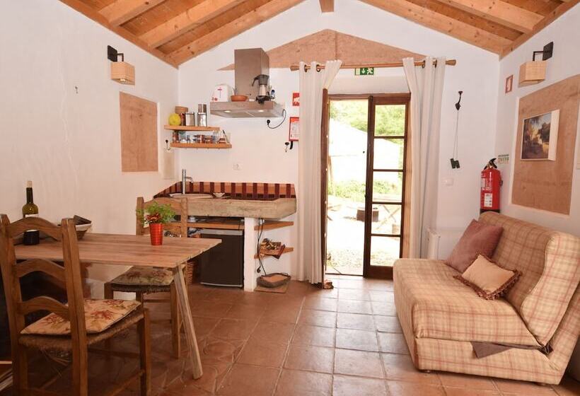 Quiet & Cottage In Estate Casas Da Cerca Near Troviscais