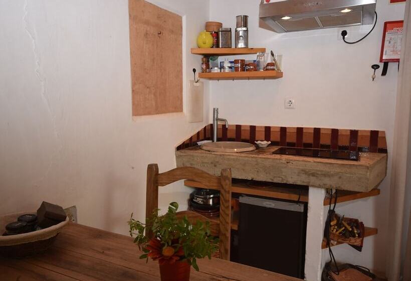 Quiet & Cottage In Estate Casas Da Cerca Near Troviscais