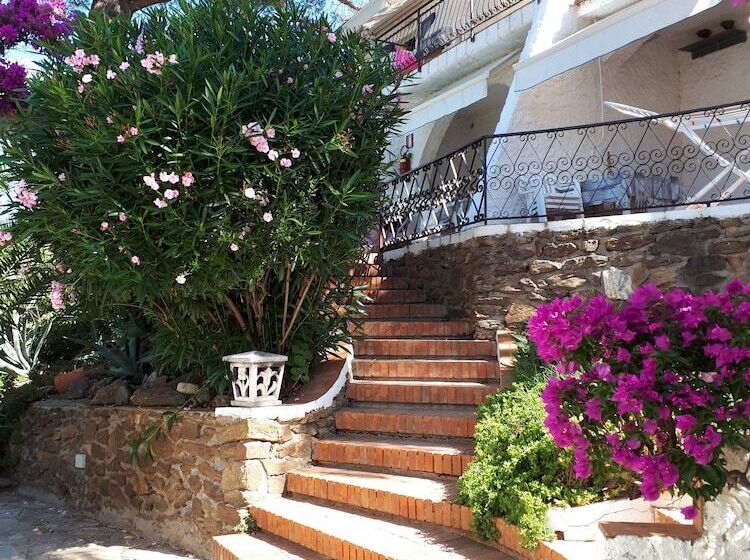 住所  Villaggio Innamorata   Villa Moresca