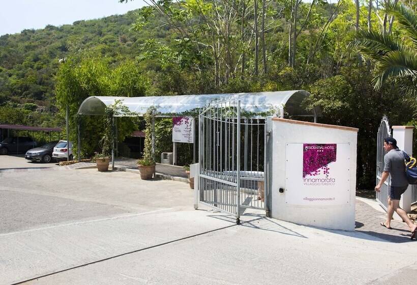 住所  Villaggio Innamorata   Villa Moresca