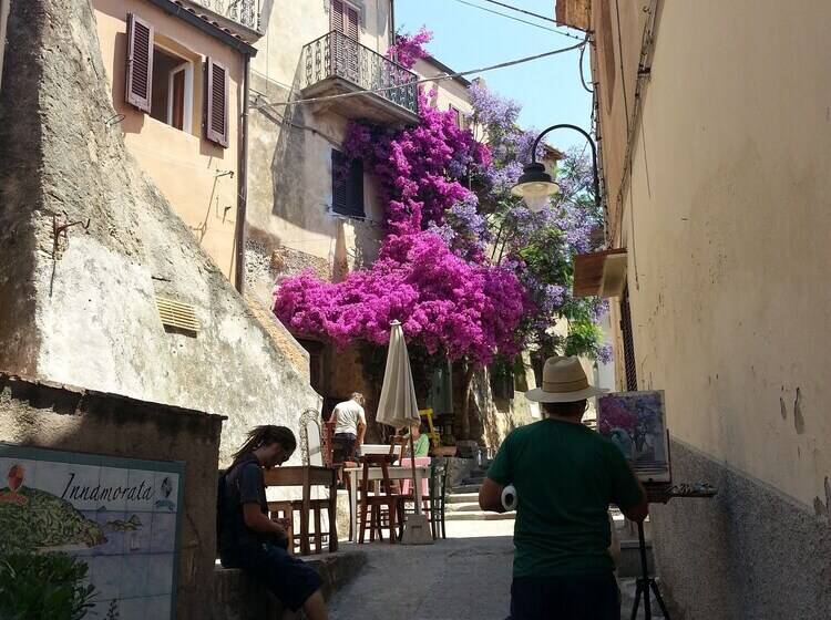 住所  Villaggio Innamorata   Villa Moresca