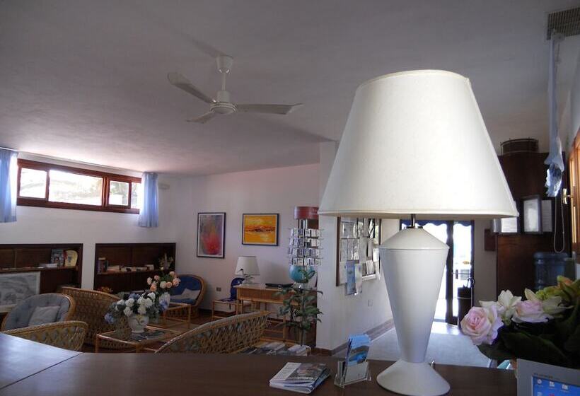 住所  Villaggio Innamorata   Villa Moresca