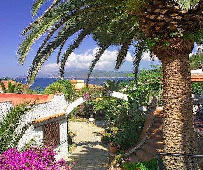 住所  Villaggio Innamorata   Villa Moresca