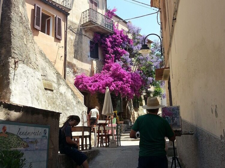 住所  Villaggio Innamorata   Villa Moresca