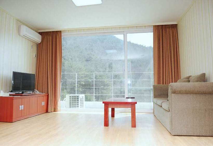 منتجع Muju Ilsung Condo