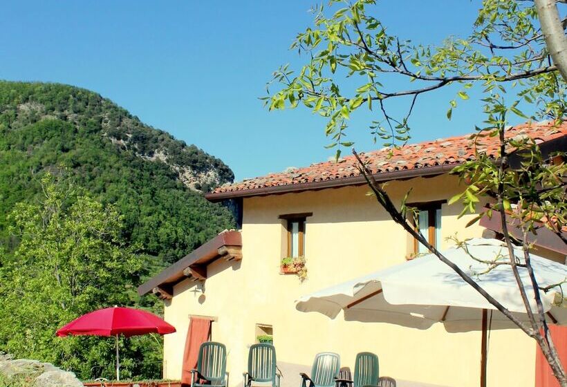 Splendid Cottage In Vergemoli With Barbecue And Garden