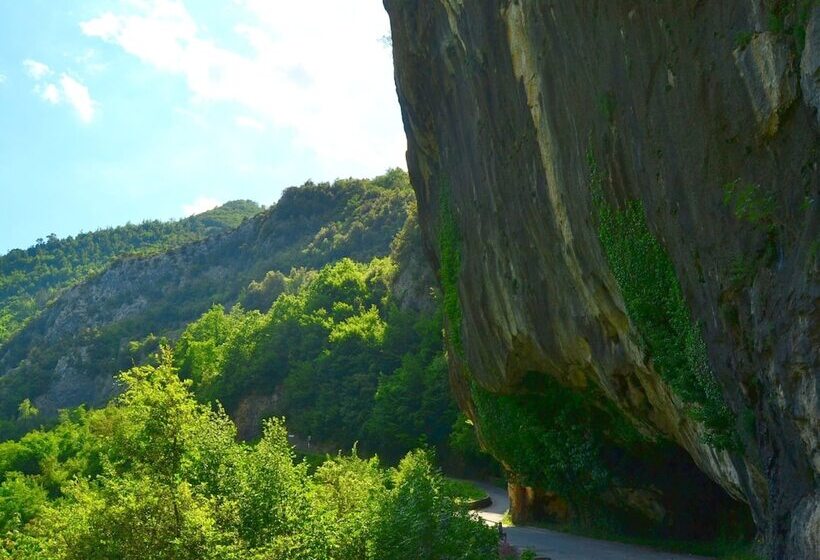 Splendid Cottage In Vergemoli With Barbecue And Garden