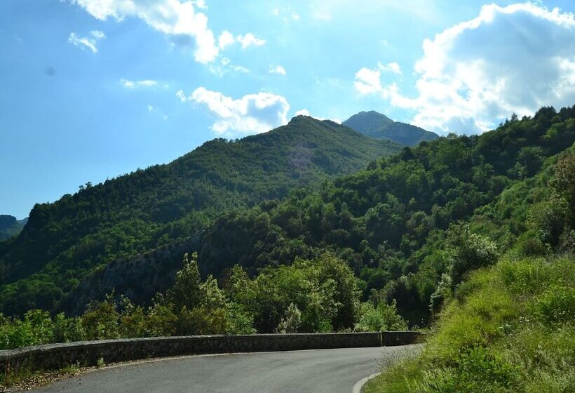 Splendid Cottage In Vergemoli With Barbecue And Garden