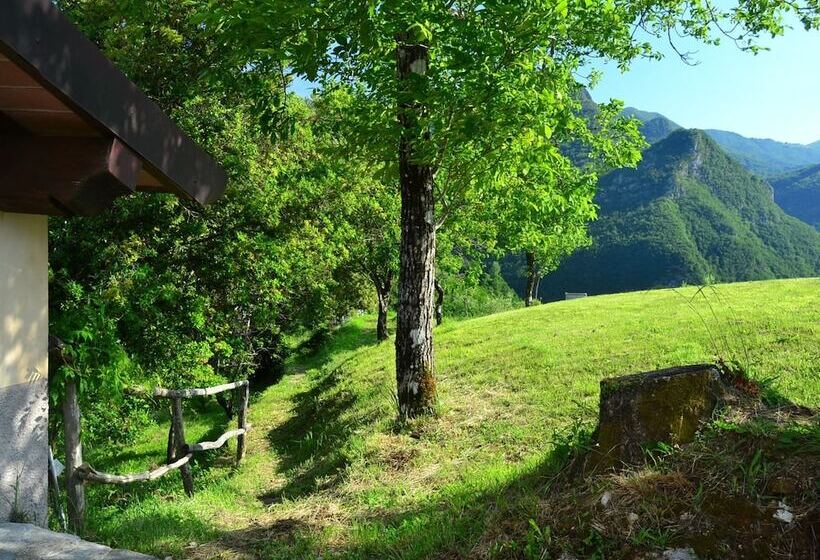 Splendid Cottage In Vergemoli With Barbecue And Garden