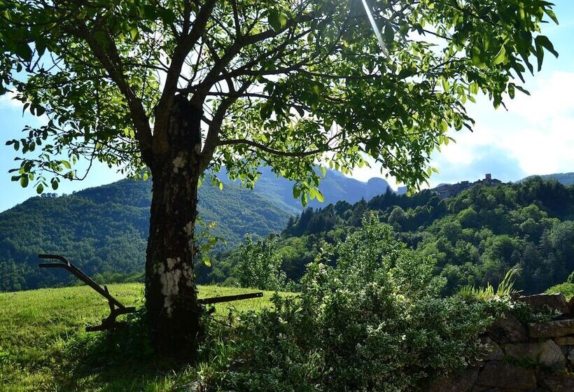 Splendid Cottage In Vergemoli With Barbecue And Garden