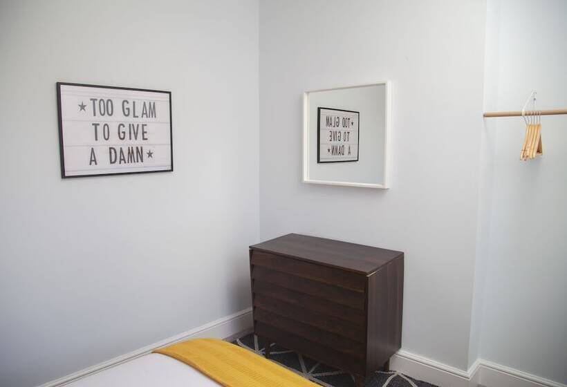 The Old Post Office   Bright & Modern 4bdr Townhouse With Private Garden