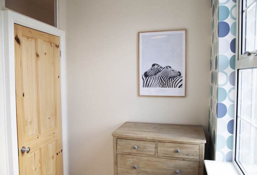 The Old Post Office   Bright & Modern 4bdr Townhouse With Private Garden