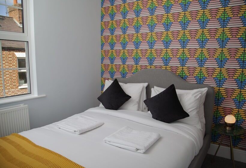 The Old Post Office   Bright & Modern 4bdr Townhouse With Private Garden