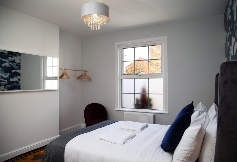 The Old Post Office   Bright & Modern 4bdr Townhouse With Private Garden